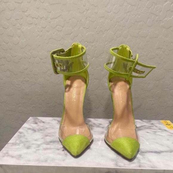 Shoes - Picture 3 of 4